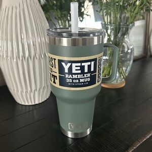 New! YETI Camp Green Rambler 35 oz  Tumbler with Straw Lid and Handle